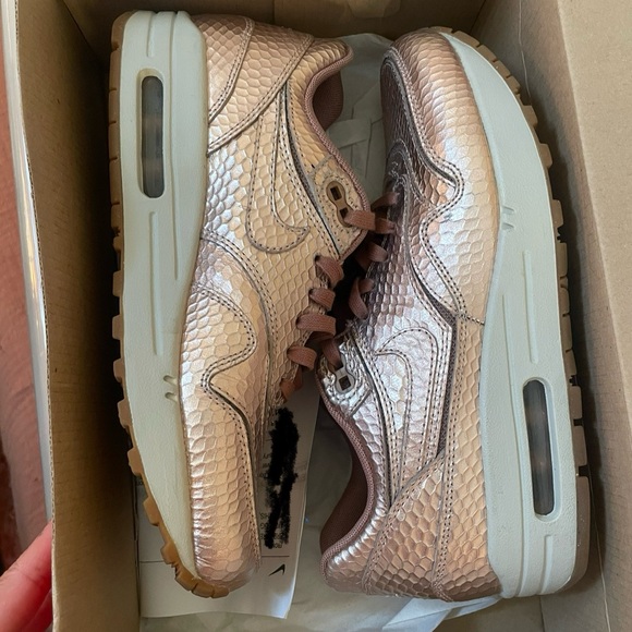 Nike, air max 1 in rose gold - Picture 1 of 3